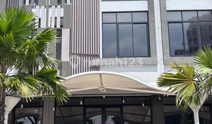 3.5-Storey Shophouse in Beverly Pakuwon City Ready for Use 1