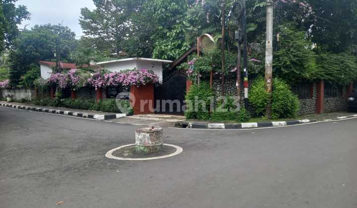 Menteng - Rumah Bagus Harga Sangat Murah. SHM LT 1183 M2. Dijalan Taman Amir Hamza. Pegangsaan. Menteng. Jakarta Pusat 2