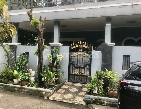 Dijual Rumah 2 Lantai Lokasi Strategis