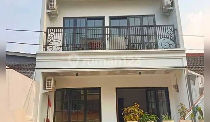 For Sale - Rumah Bagus Modern Classic di Graha Bintaro, Tangerang Selatan