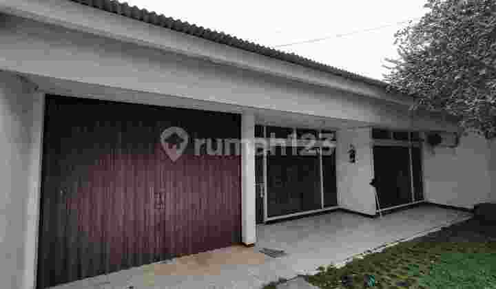 For Sale Old House Suitable for Boarding House and Business in Palmerah, West Jakarta