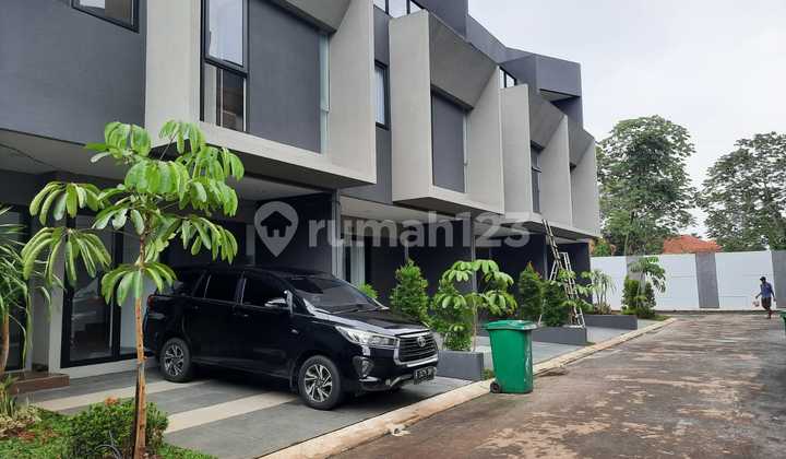 Dijual Rumah Bagus 3 LT di Grand Trevista Andara, Ciganjur Jagakarsa Jakarta Selatan