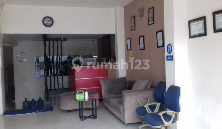 Dekat Akses Tol, Perkantoran, 2 Lantai, SHM, Dekat Pusat Perbelanjaan, bisa KPR