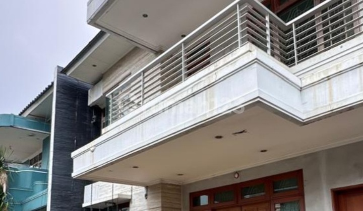 Luxurious 2-Story House Near Cikokol Toll Road, Strategic Location 2