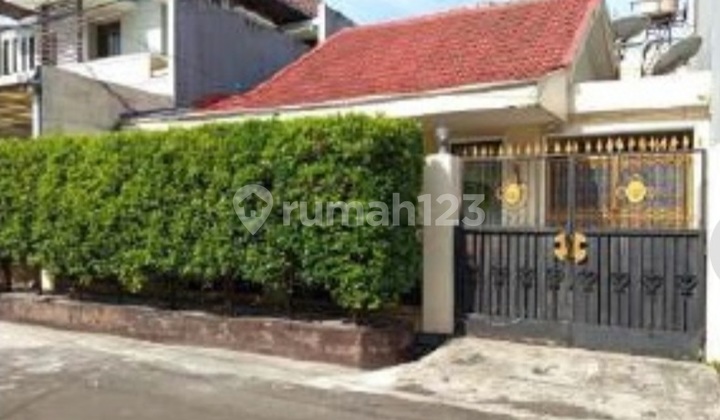 Rumah Strategia di Kedoya Luas 200M Nyaman