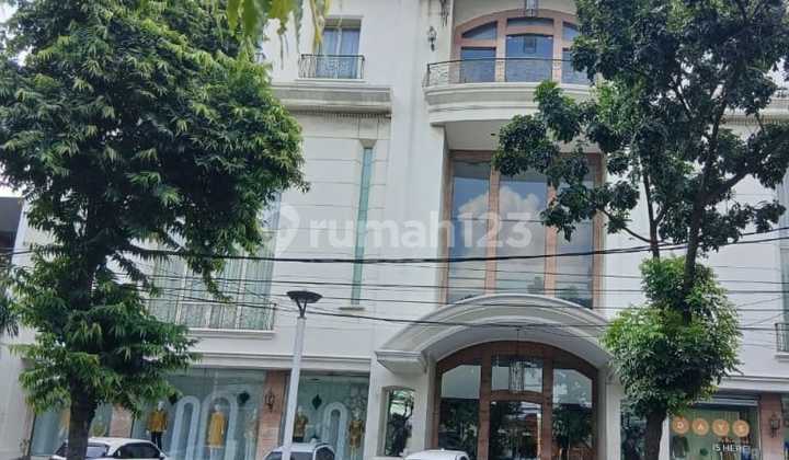 Ruang Usaha Strategis Blok M Strategis Perkantoran