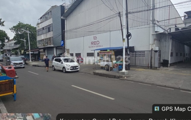 Shop House in Grogol Petamburan Area, Strategic Position 2