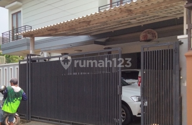 Auction House Strategic Location Luxurious and Affordable