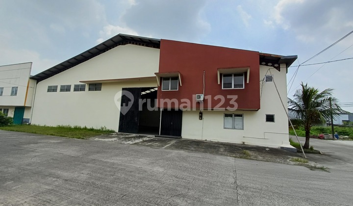 3-in-1 Industrial Warehouse (Office, Warehouse, Factory) in Jatake, Tangerang - 40Feet Container Access