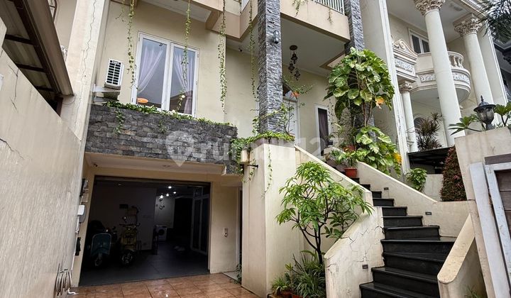 Pik Manyar Permai Independent Building House 8X17 3 Floors