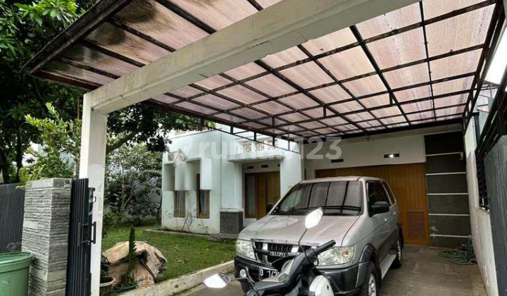 For Sale Large House Ready to Occupy and Strategic Location in Buah Batu Regency