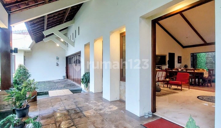 Rumah Nuansa Villa di Cipete Jaksel