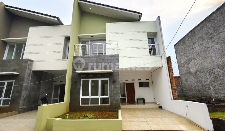 Rumah Baru Full Bata Merah Dalam Cluster yang Nyaman, Selangkah Tol Jatikarya Rumah Baru Full Bata Merah Dalam Cluster yang Nyaman, Selangkah Tol Jatikarya