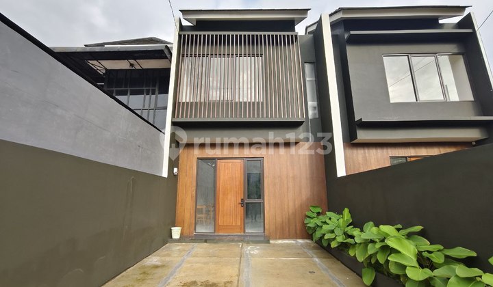 Rumah Desain Modern, Akses 3 Mobil, SHM On Hand Dekat Tol Jatiasih Rumah Desain Modern, Akses 3 Mobil, SHM On Hand Dekat Tol Jatiasih