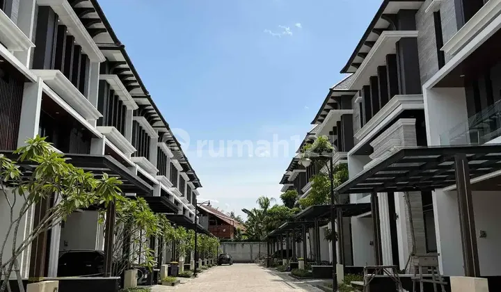 Komplek Tempat Berkumpulnya Para Sultan Cilandak Jakarta Selatan