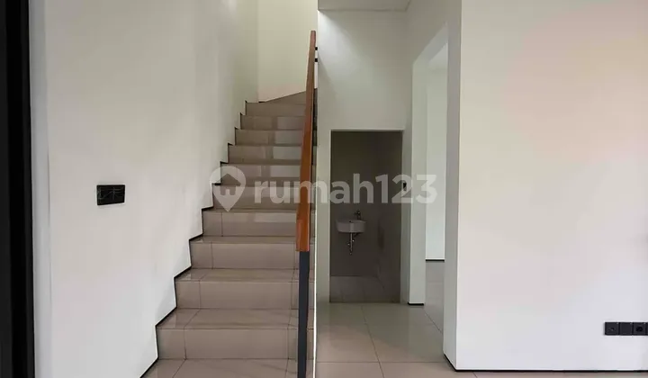 Dijual Kawasan Riverside Rumah Mewah 2 Lantai Konsep Samping Tol