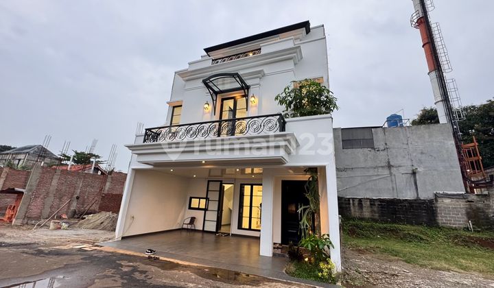Dijual Rumah Mewah 3 Lantai di Cibubur Cluster Pinggir Jalan