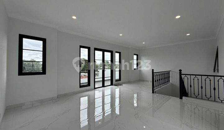 Cibubur - Luxury 3-Story House with Modern Concept in a Strategic Location 2