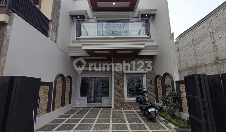 Rumah Siap Huni Modern Futuristik 2 Lanti Dekat Tol Desari dan Stasiun Depok Baru Legalitas SHM