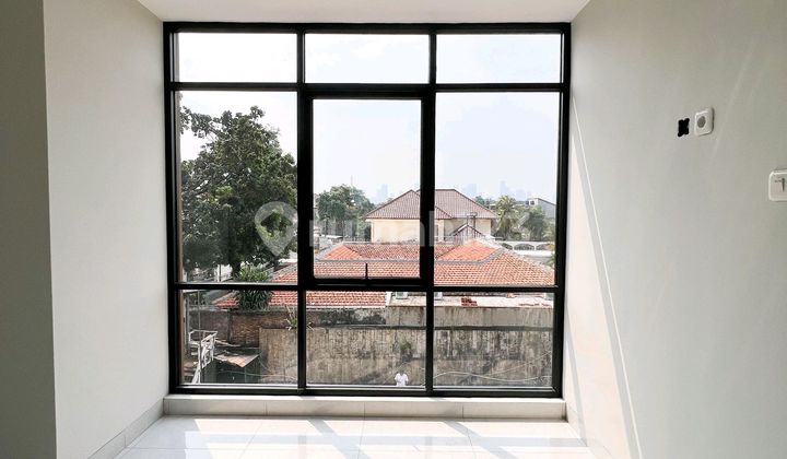 Rumah Lokasi Sangat Strategis ! 2