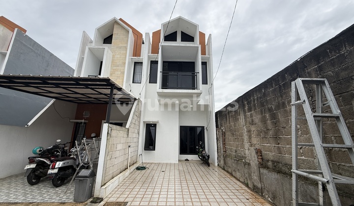 Rumah 2 Lantai Jakarta Timur Cilangkap Dekat LRT Ciracas