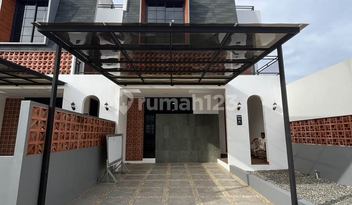 Ready-to-Live 2.5-Storey House Near LRT Harjamukti and Toll Gate Entrance