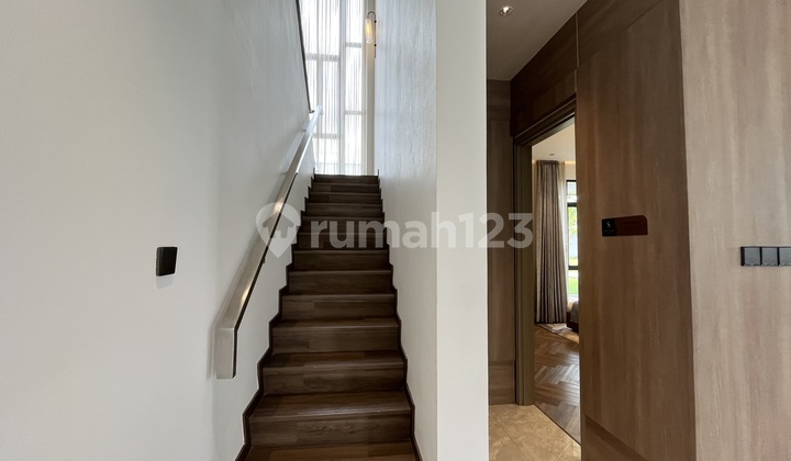 Rumah Mewah Berdesign Modern Tropical 3 Lantai di Kawasan Pegunungan