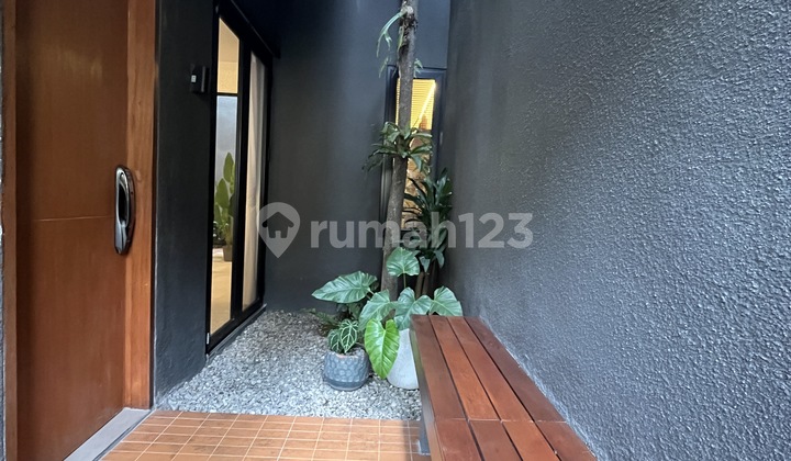 2-Story House in East Jakarta, Strategic Location by the Main Road 2