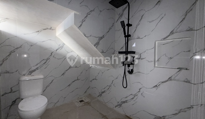 Rumah Cibubur 2,5 Lantai Deket Tol dan LRT Harjamukti 2