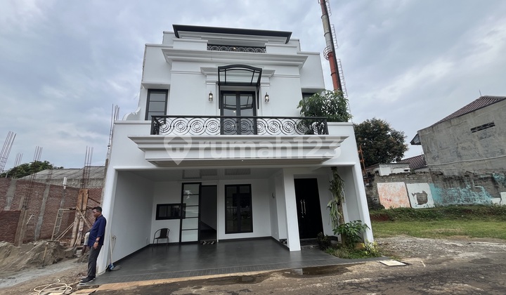 Rumah Mewah 3 Lantai Jakarta Timur Rumah Mewah 3 Lantai Jakarta Timur