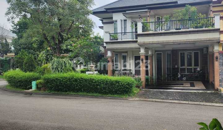 Corner lot ready-to-occupy house in Kota Wisata.