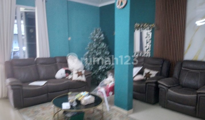 A beautiful 2.5-story house ready for occupancy in the tourist city of Cibubur. 2