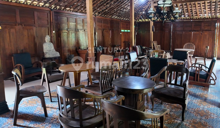 Limasan House on Kaliurang Street Suitable for Restaurants and Cafes 2