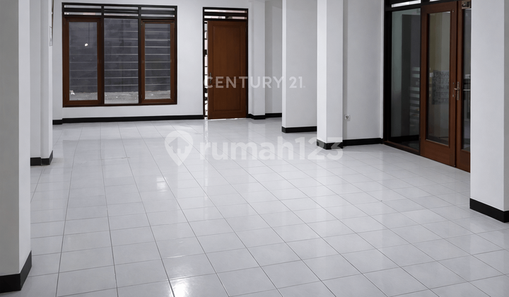 3-Storey Shop House in Magelang Near Artos Mall Ideal for Office Use 2