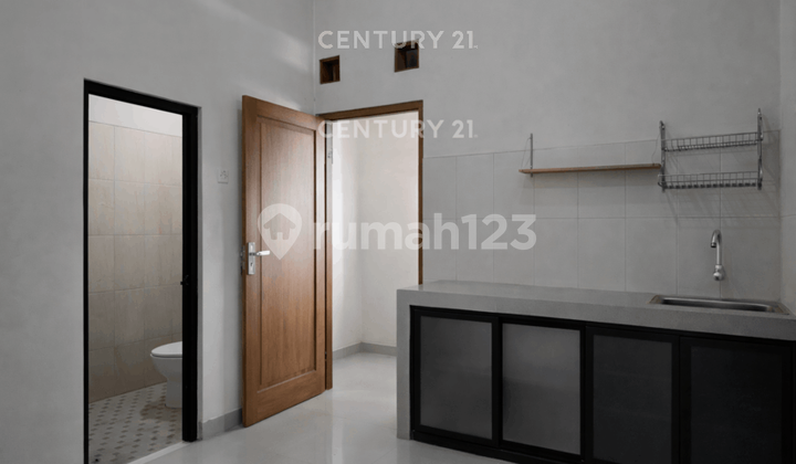 2-Storey Hook Ruko for Residence and Business in Berbah Near Yapemda Vocational School 2