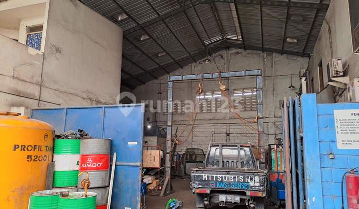 A002. Warehouse for Sale in Gununganyar Tambak