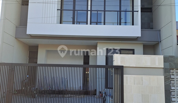 A079. New Premium Brand New House for Sale in Manyar Jaya