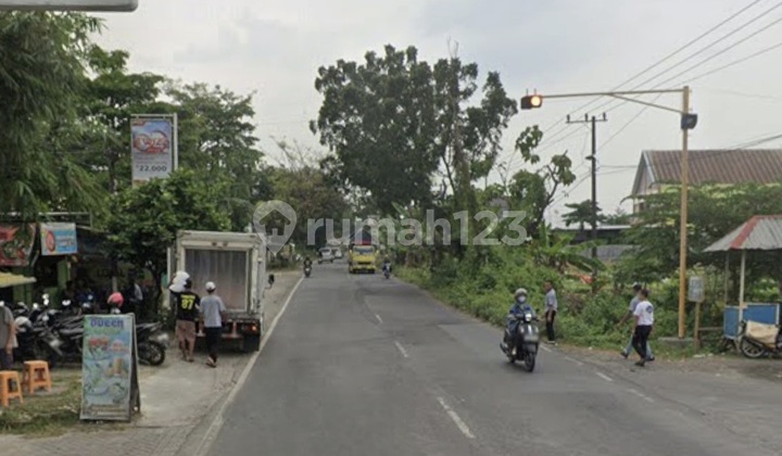 D159. Land and Building for Sale on Jl. Raya Jombang - Babat, suitable for Industrial use.