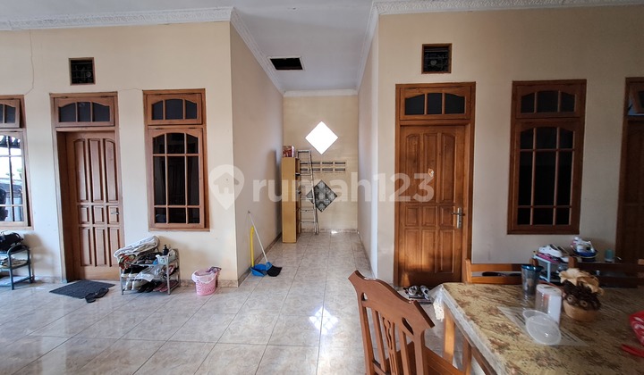 A133. For Sale: 3-Story Boarding House in Rungkut Mejoyo Utara 2