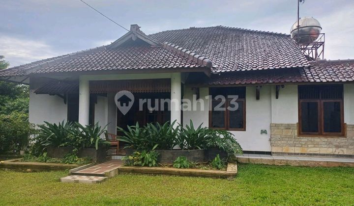 Rumah, di Parung Halaman Luas