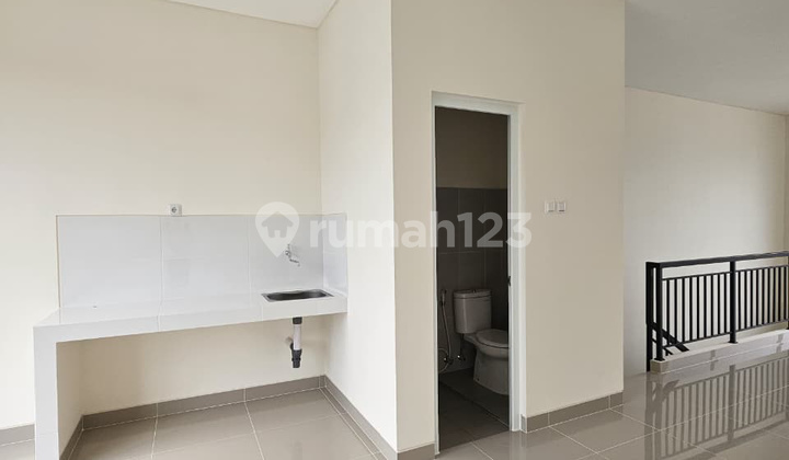For Rent: 3-Story Shop House with High Visitor Traffic in Sorrento Grand West 2