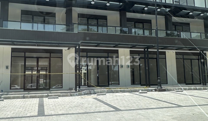 For Rent: 3-Story Shop House with High Visitor Traffic in Sorrento Grand West 1