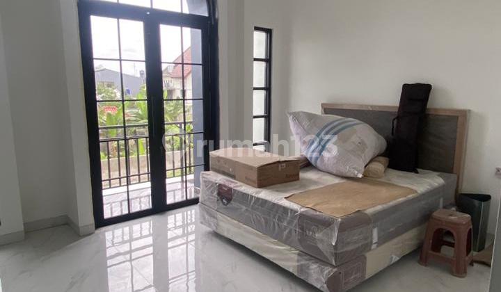 Beautiful 2-Story House Modern Luxury Design Close to Godean Main Road 2