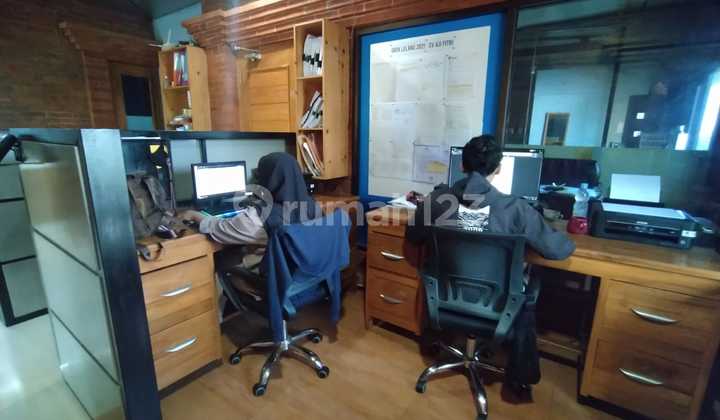 Rumah Eksklusif Dekat Pusat Perbelanjaan & Sekolah Favorit 2