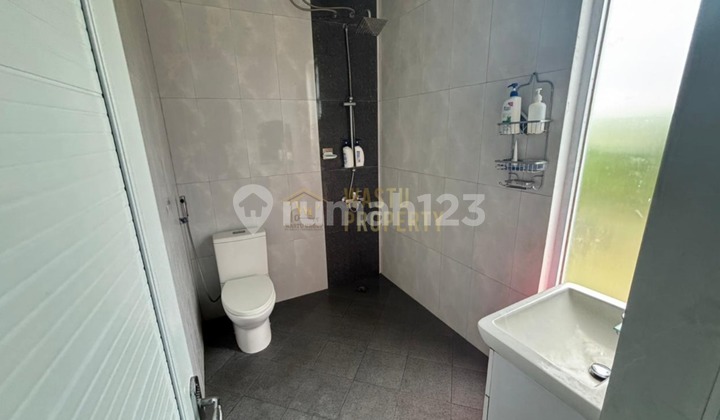 Rumah Mewah 2 Lantai Full Furnished Lokasi Super Strategis Siap Huni