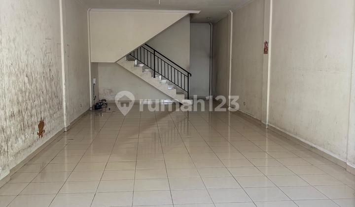 Ready-to-Occupy Shop House in Banguntapan, Suitable for Store, Office, or Investment 2