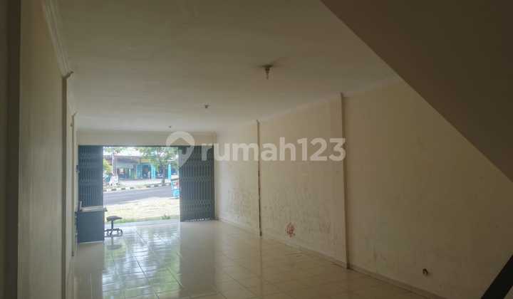 2-Storey Shop House Ready to Occupy, Eligible for Mortgage, Strategic Location Near Jec & Hardjolukito Hospital 2