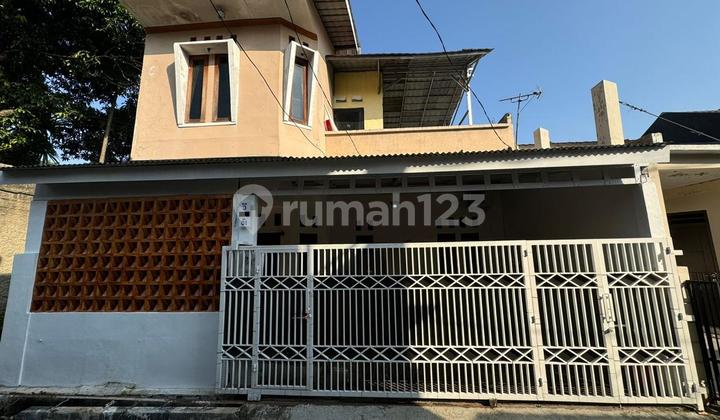 Rumah, 2 Lantai, Dekat Akses Tol 1