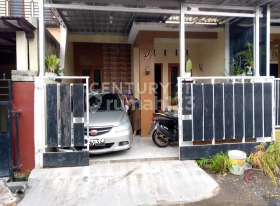 Rumah Dua Lantai, Akses Mobil, Dekat Jalan Raya di Tegal