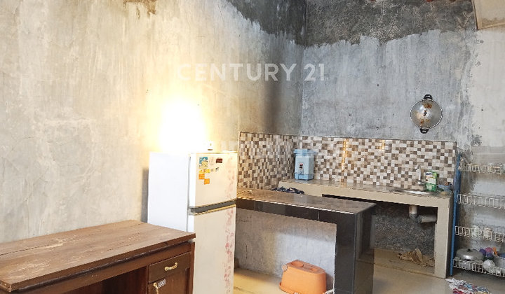 Comfortable, Tall House with Car Access in Tegal 2